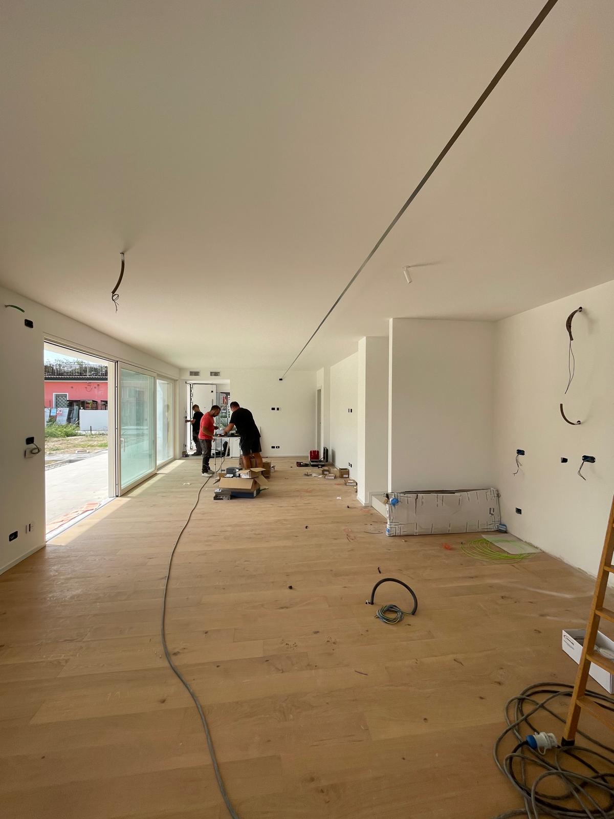 Zona giorno allo stato grezzo, durante il cantiere